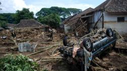 Indonesia: Elevan a 27 los muertos por inundaciones en Java