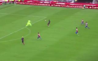 La calidad de Suárez para dejar atrás a arquero y marcar gol