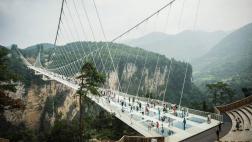 El gran puente de cristal de China vuelve a abrir sus puertas