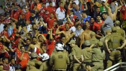 Hinchas de Independiente se enfrentaron a policías brasileños