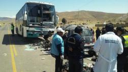 Puno: cinco personas murieron en choque de bus y auto