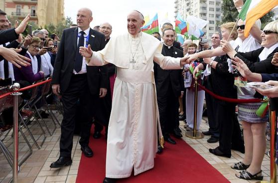 Papa clama no más violencia en nombre de Dios desde Azerbaiyán