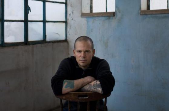 Residente alista su debut como solista y director de videos