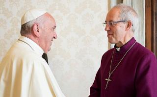 El papa Francisco bromea con el jefe de los anglicanos [VIDEO]