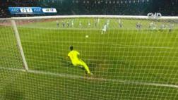 Selección argentina: Sergio Agüero erró penal ante Justo Villar