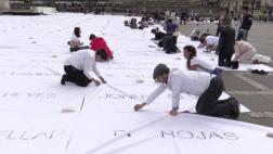 Colombia: Bordan bandera con nombres de víctimas del conflicto