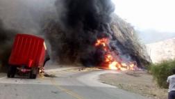 Chofer murió carbonizado tras choque de cisterna y tráiler
