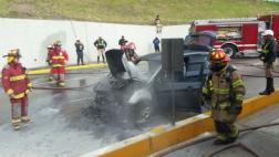 San Isidro: camioneta se incendió en la Vía Expresa