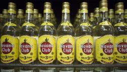 EE.UU. elimina restricciones al cigarro y ron cubanos