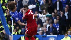Chelsea: David Luiz intentó acrobacia y este fue el resultado