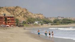 Ordenan paralizar desalojos en playas de Piura y Tumbes