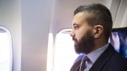 ¿Por qué las ventanas del avión no se alinean con los asientos?