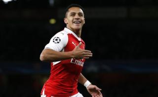 Arsenal: sublime golazo de 'sombrerito' de Alexis Sánchez