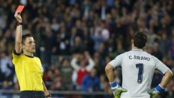 Claudio Bravo expulsado ante Barcelona por este error infantil