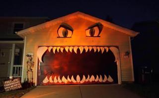 Este garaje tiene la decoración de Halloween más divertida