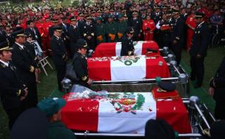 Cuerpos de los 3 bomberos héroes fueron enterrados en Huachipa