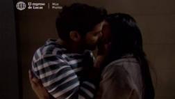 "Al fondo hay sitio": Grace y Nicolás se dieron apasionado beso