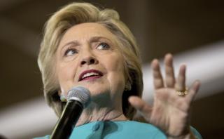 Hillary Clinton: FBI resucitó el escándalo de sus correos