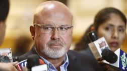 Bruce: "Todos los dictadores dicen que viven en una democracia"