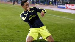 Özil y una obra de arte: marcó golazo en remontada del Arsenal