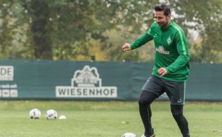 Claudio Pizarro alista su debut con Werder Bremen en Bundesliga