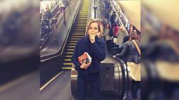 Facebook: Emma Watson "esconde" libros en el metro de Londres