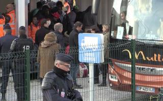 Francia evacúa a 1.500 niños migrantes de la "Jungla" de Calais