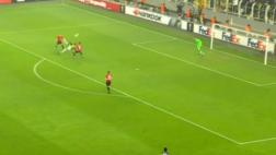 Manchester United fue sorprendido con gol de chalaca al minuto