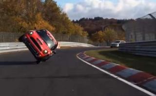 Mini completó una vuelta en Nürburgring en dos ruedas [VIDEO]