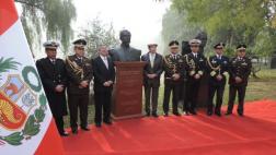 China: Develan busto por el bicentenario de Bolognesi