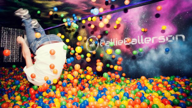 piscina de pelotas para adultos