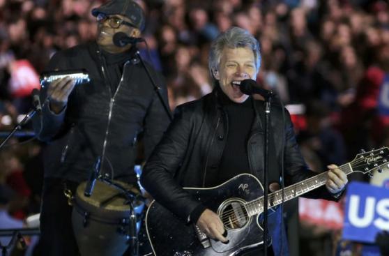 Desde Bon Jovi hasta los Obama: Así cerró su campaña Clinton