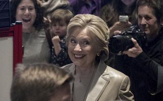 Clinton votó a las 8 a.m.: ¿Qué dijo y cómo se vio? [VIDEO]