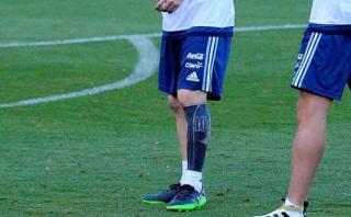 Lionel Messi mostró extraño tatuaje en práctica de Argentina