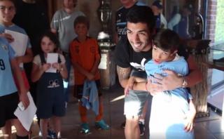 Luis Suárez sorprendió a niño enfermo en concentración uruguaya