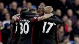 Yaya Touré reapareció casi tres meses después y marcó doblete