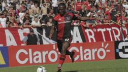 Luis Advíncula considerado como "baluarte" en Newell's Old Boys