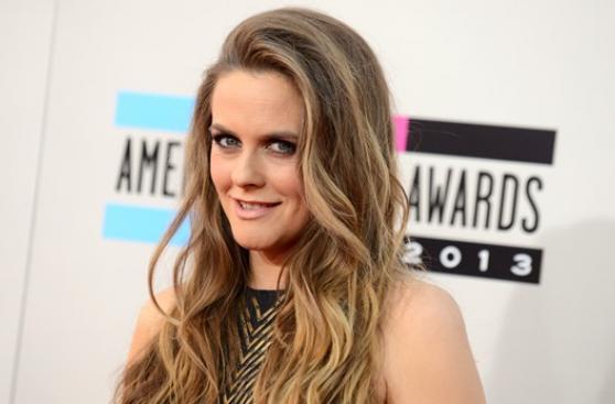 Alicia Silverstone se desnuda en campaña de PETA