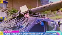 Miraflores: poste de telefonía cayó sobre carro en Costa Verde