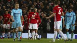 Con Tapia los 90', Feyenoord perdió 4-0 ante Manchester United