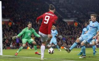 Ibrahimovic generó gol del Manchester sin ángulo de remate