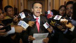 Becerril pide que se dicte impedimento de salida para Humala