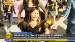 Mujeres marcharon vestidas de negro por víctimas de feminicidio