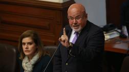 Bruce: “Nadine se victimiza para justificar su salida del país”