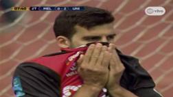 Universitario: Bernardo Cuesta falló penal tras polémica mano