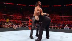 WWE: Seth Rollins aplicó pedigree a Owens gracias al Big Show