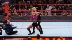 WWE: Charlotte engañó a Ric Flair y masacró a Sasha Banks
