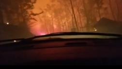 Salva su vida conduciendo a través de un incendio