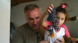 La épica historia del papá héroe que resultó ser una farsa