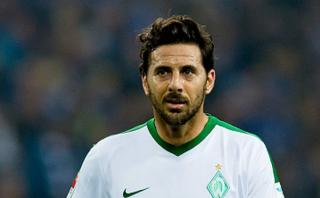 Pizarro: remate al palo que impidió su primer gol en Bundesliga
